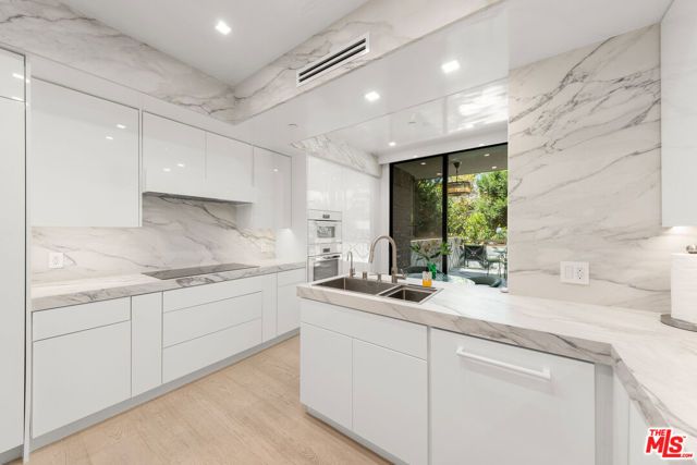 300 N Swall Drive 158, Beverly Hills, CA 90211