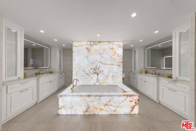 300 N Swall Drive 158, Beverly Hills, CA 90211