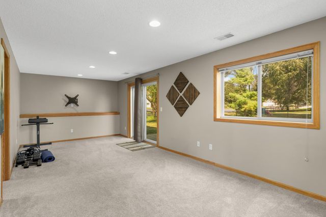 827 114th Avenue NE, Blaine, MN 55434