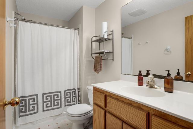 827 114th Avenue NE, Blaine, MN 55434