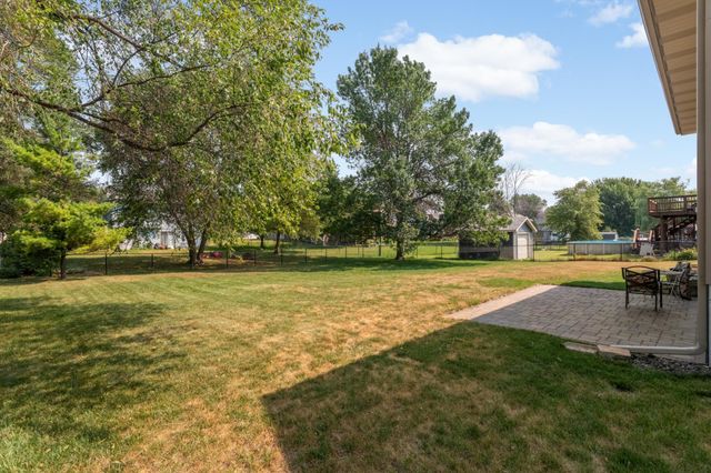 827 114th Avenue NE, Blaine, MN 55434