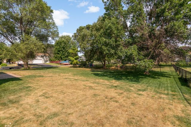 827 114th Avenue NE, Blaine, MN 55434