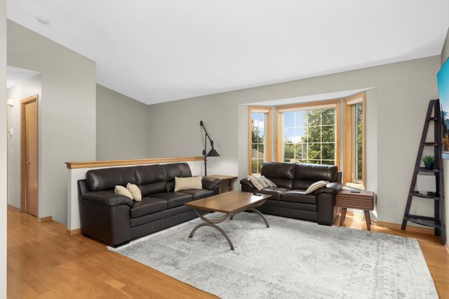 827 114th Avenue NE, Blaine, MN 55434