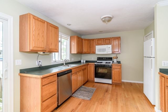 16 Willow St 16, Natick, MA 01760