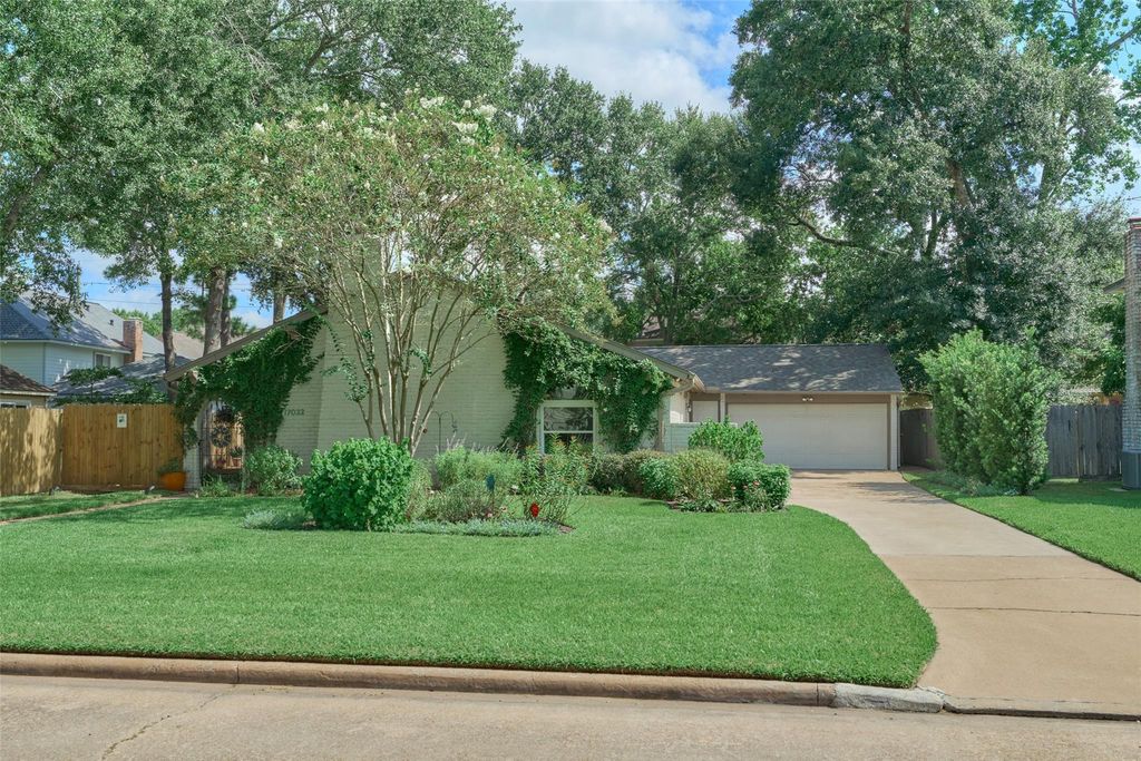 17022 Hill View Lane, Spring, TX 77379