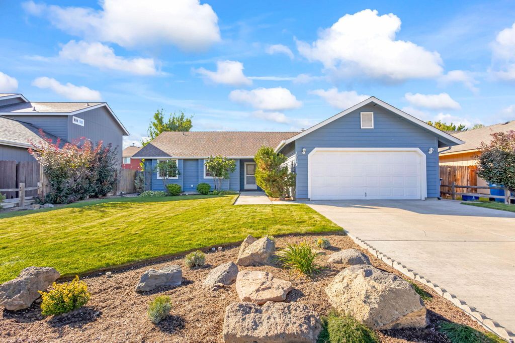 1942 NW Jackpine Place, Redmond, OR 97756