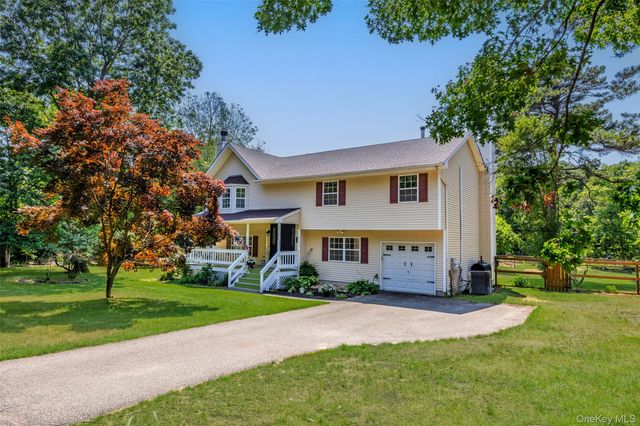 22 Bellhaven Road, Bellport, NY 11713