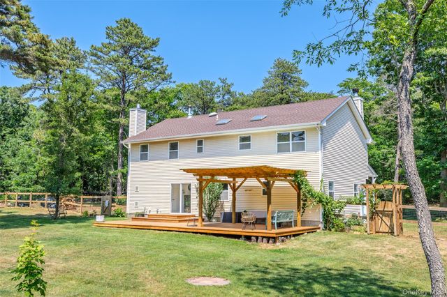 22 Bellhaven Road, Bellport, NY 11713