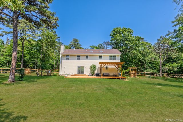 22 Bellhaven Road, Bellport, NY 11713