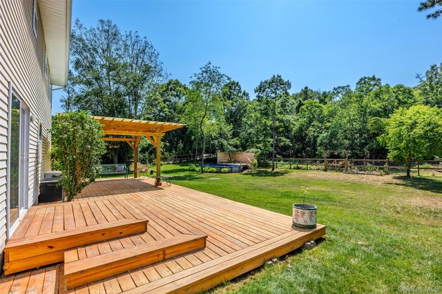 22 Bellhaven Road, Bellport, NY 11713