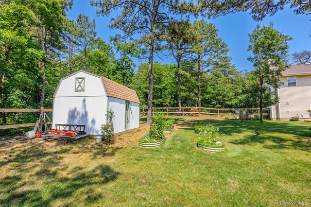 22 Bellhaven Road, Bellport, NY 11713