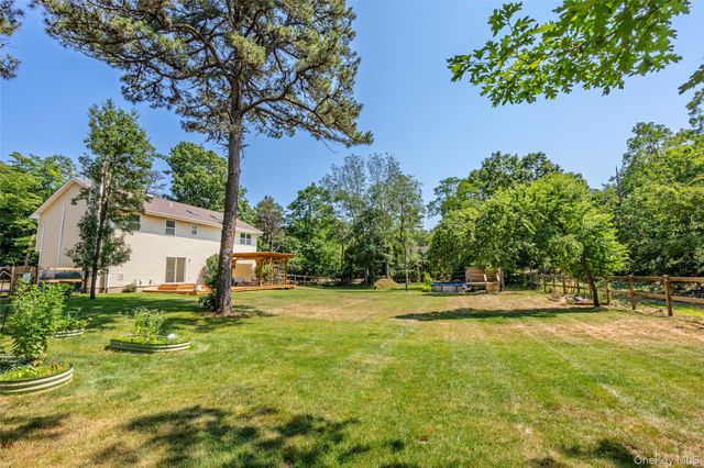 22 Bellhaven Road, Bellport, NY 11713