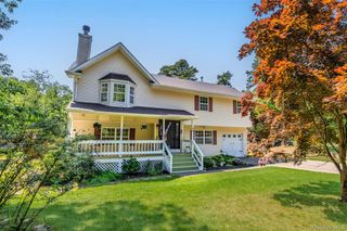 22 Bellhaven Road, Bellport, NY 11713