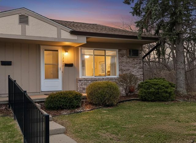 25225 Potomac Drive 8, South Lyon, MI 48178