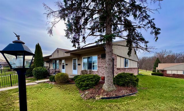 25225 Potomac Drive 8, South Lyon, MI 48178