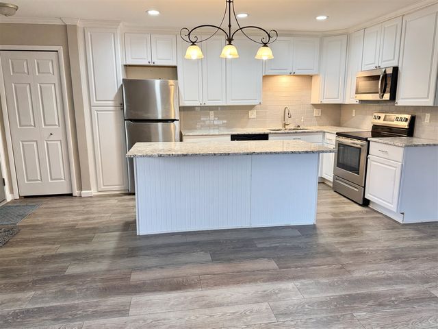 25225 Potomac Drive 8, South Lyon, MI 48178