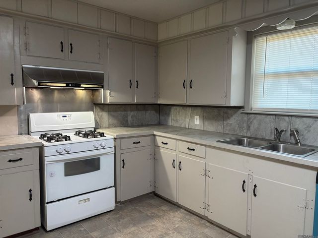 1026 S Arceneaux, Gonzales, LA 70737