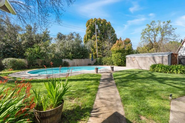 2517 El Vita Way, Carmichael, CA 95608