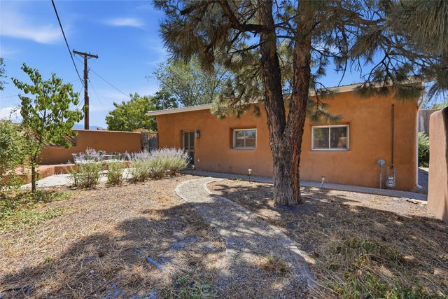 814 Dunlap Street, Santa Fe, NM 87501