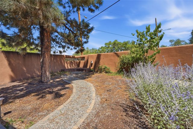 814 Dunlap Street, Santa Fe, NM 87501