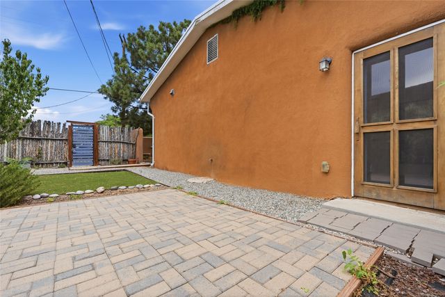 814 Dunlap Street, Santa Fe, NM 87501