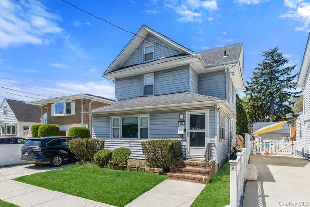 100 Spruce Street, West Hempstead, NY 11552