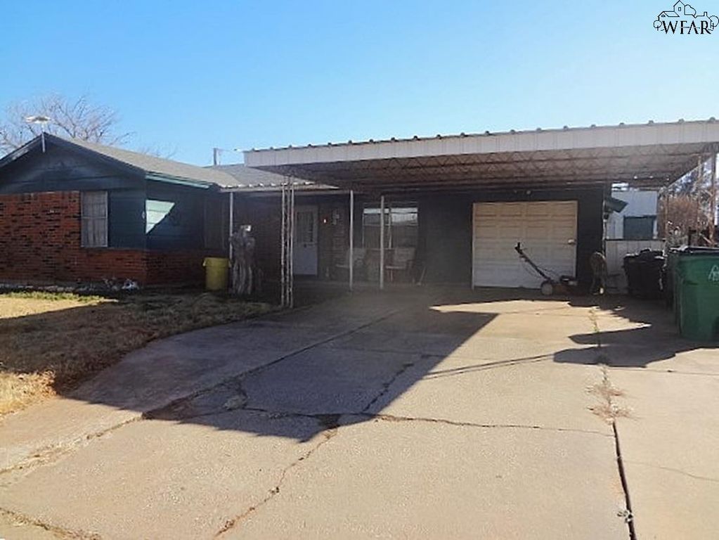 1305 WESTRIDGE LANE, Iowa Park, TX 76367