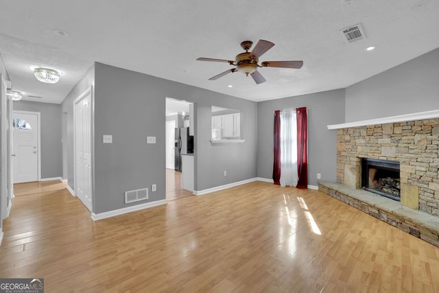 5073 Farm Valley Drive NE, Woodstock, GA 30188