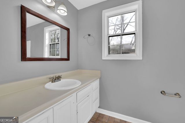 5073 Farm Valley Drive NE, Woodstock, GA 30188