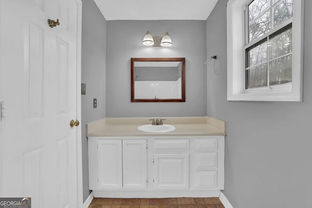 5073 Farm Valley Drive NE, Woodstock, GA 30188