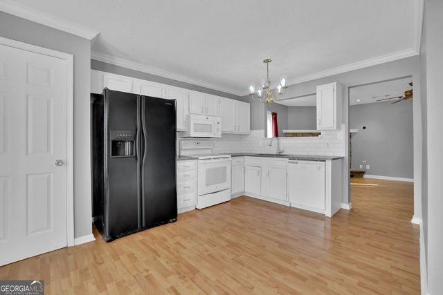 5073 Farm Valley Drive NE, Woodstock, GA 30188