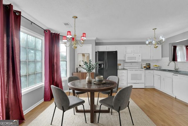 5073 Farm Valley Drive NE, Woodstock, GA 30188