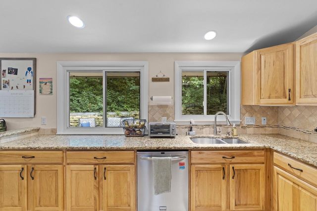 609 Downing DRIVE, Waukesha, WI 53186