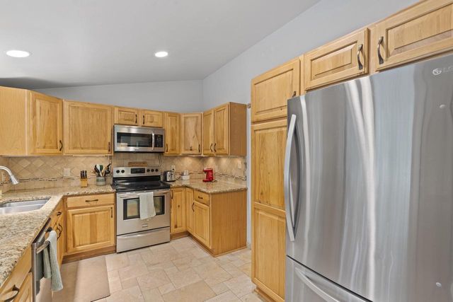 609 Downing DRIVE, Waukesha, WI 53186