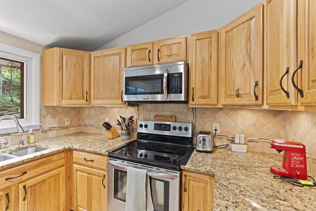 609 Downing DRIVE, Waukesha, WI 53186
