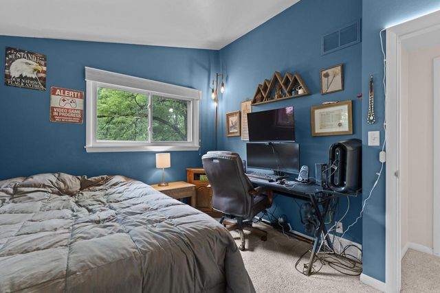 609 Downing DRIVE, Waukesha, WI 53186