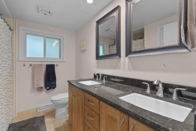 609 Downing DRIVE, Waukesha, WI 53186