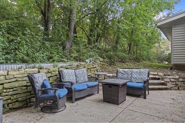 609 Downing DRIVE, Waukesha, WI 53186