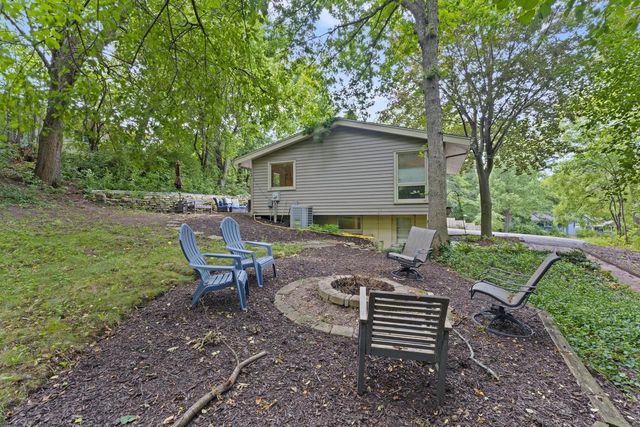 609 Downing DRIVE, Waukesha, WI 53186