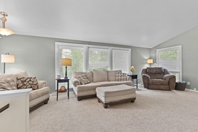 609 Downing DRIVE, Waukesha, WI 53186