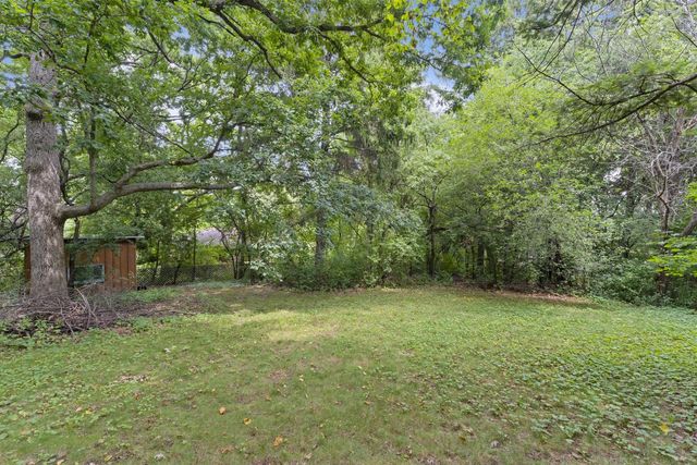 609 Downing DRIVE, Waukesha, WI 53186
