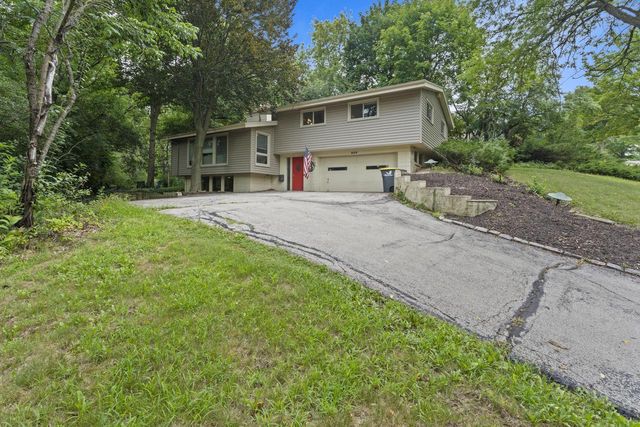 609 Downing DRIVE, Waukesha, WI 53186