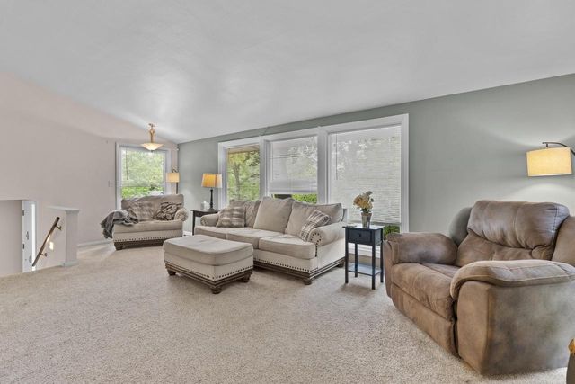 609 Downing DRIVE, Waukesha, WI 53186
