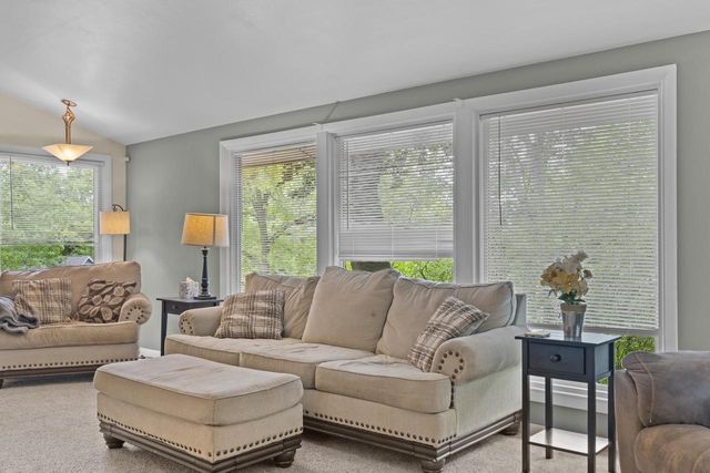 609 Downing DRIVE, Waukesha, WI 53186