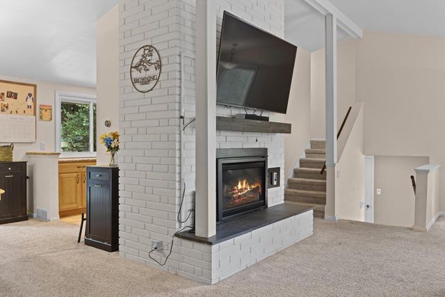 609 Downing DRIVE, Waukesha, WI 53186