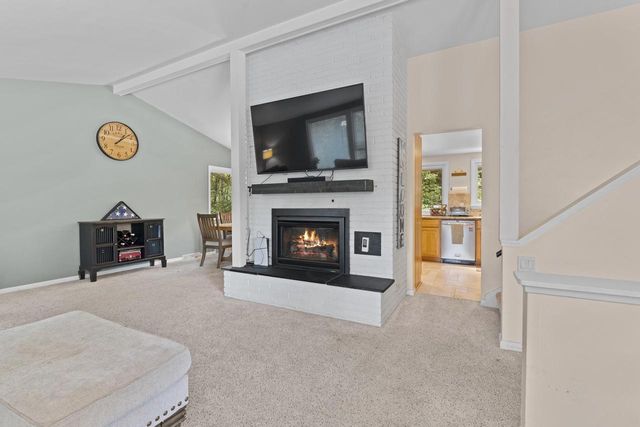 609 Downing DRIVE, Waukesha, WI 53186