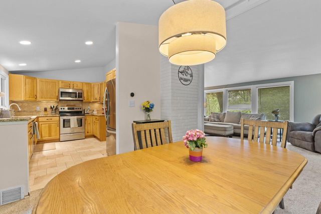609 Downing DRIVE, Waukesha, WI 53186