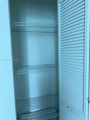 300 S Biscayne Blvd T-3703, Miami, FL 33131