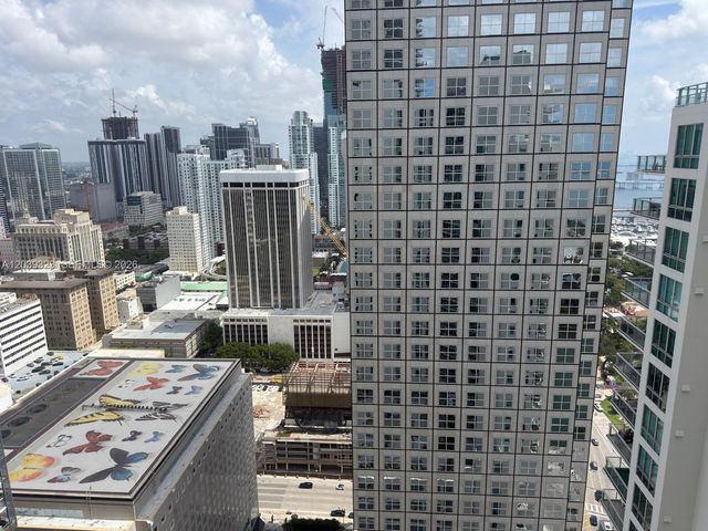 300 S Biscayne Blvd T-3703, Miami, FL 33131