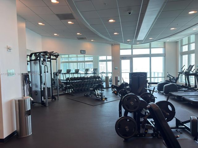 300 S Biscayne Blvd T-3703, Miami, FL 33131